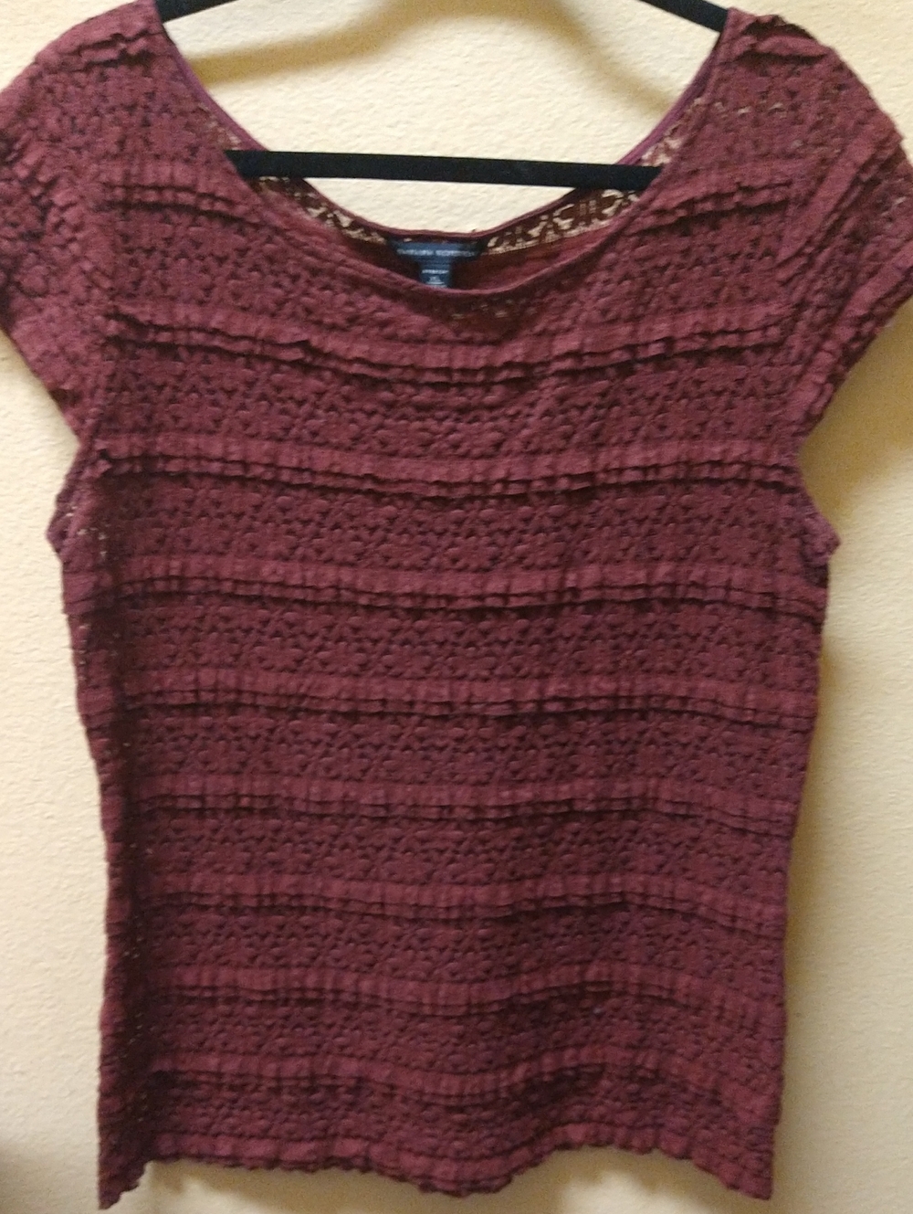 Banana Republic Burgundy Lace-Texture Cap Sleeve Top